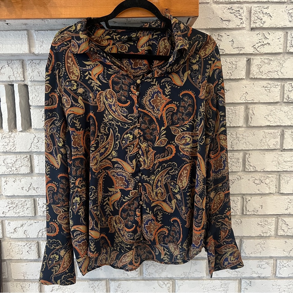DYNAMITE | Paisley Button-Up Blouse
